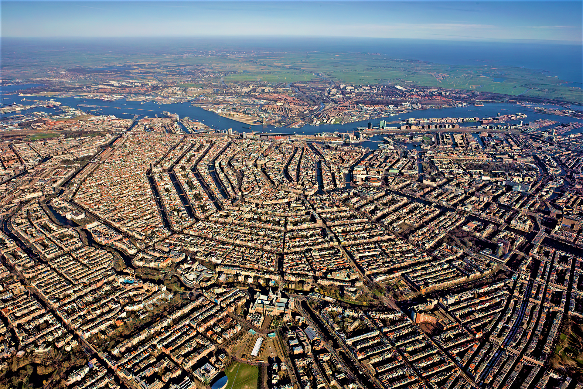 Amsterdam (AMS) — bandara koridor diaspora Indonesia, photo via Wikimedia Commons (Wikipedia summary)