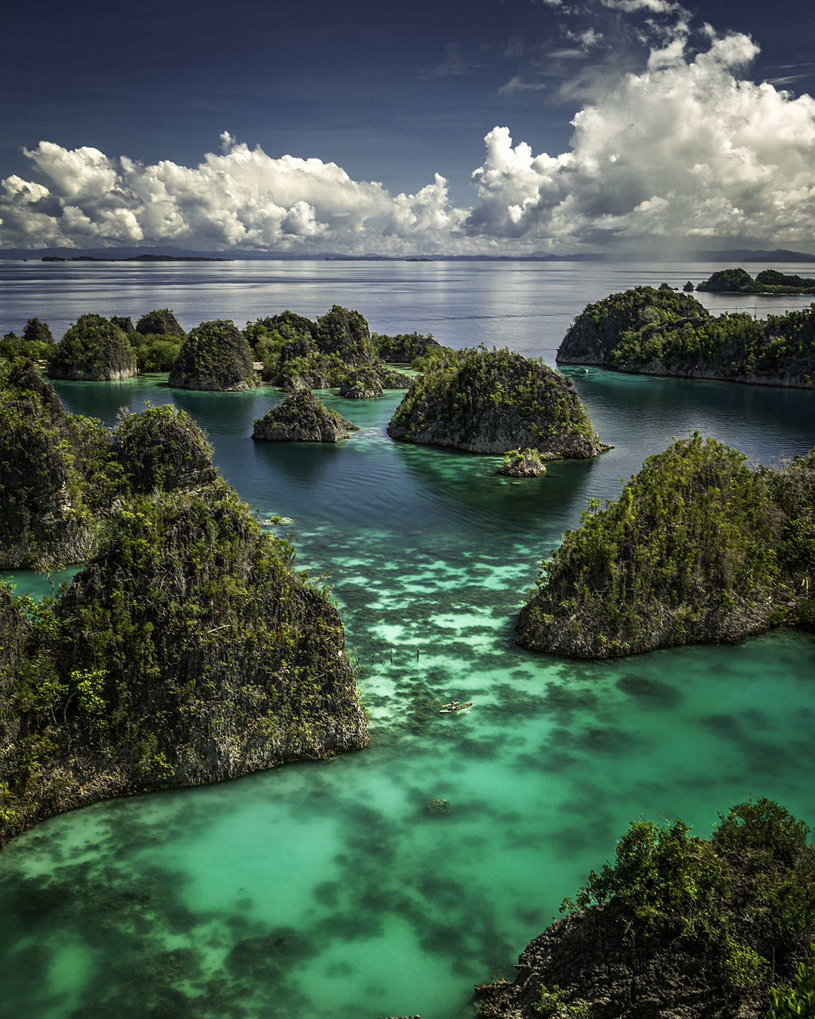 Lombok (LOP) — bandara internasional, photo via Wikimedia Commons (Wikipedia skyline article)